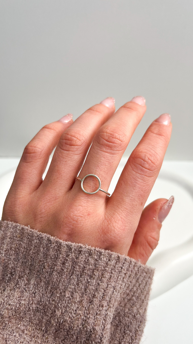 Anillo con circulo sales