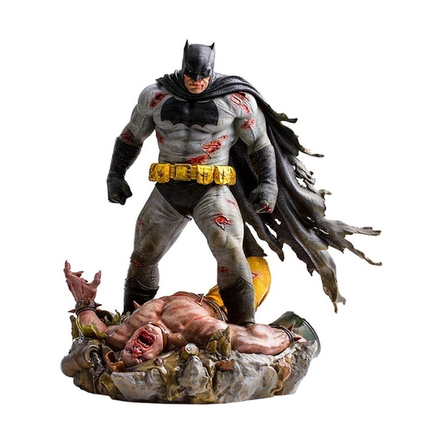 Estátua Batman The Dark Knight Returns - DC Comics - 1/6 Diorama - Iron Studios