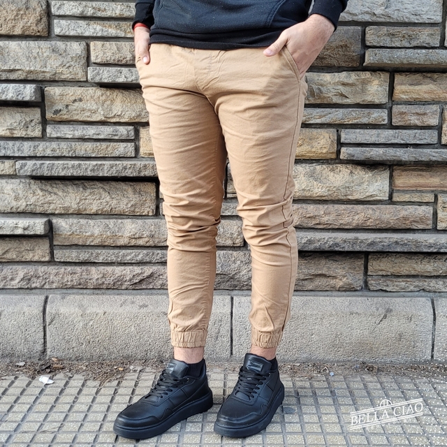 Pantalon jogger mostaza new arrivals