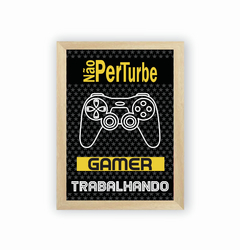 Quadro Não Perturbe Gamer Trabalhando na internet