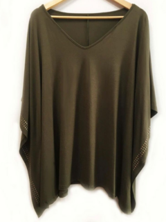 Poncho de viscosa con tachitas - comprar online