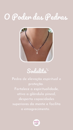 Gargantilha Pedras Naturais Sodalita c/ Inicial (TEMOS TODAS AS LETRAS DO ALFABETO) - comprar online