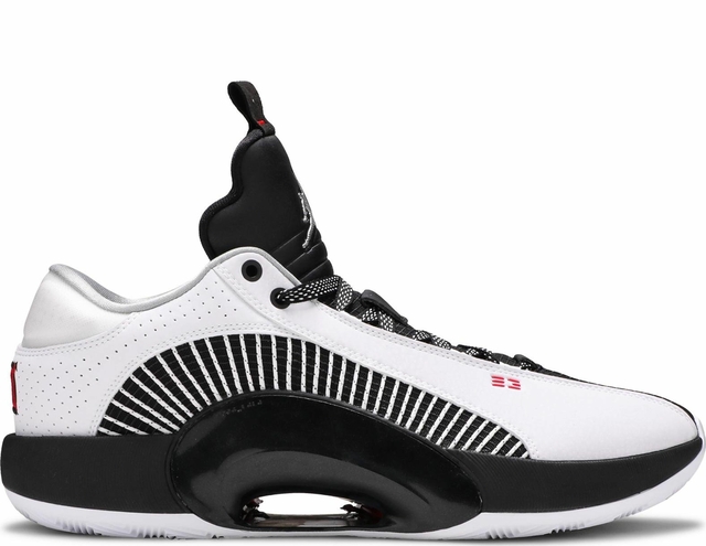 Nike store sneakers 35