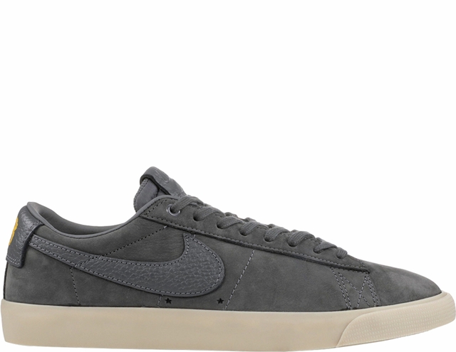 Nike sb blazer low 2025 all black