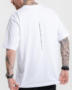 Camiseta Oversized WHITE NECK na internet