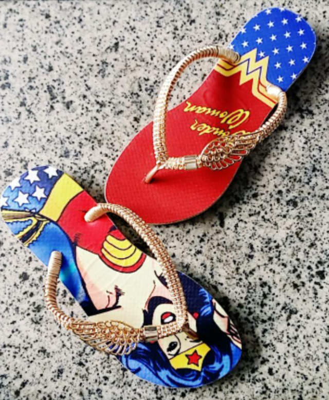 Sandalia havaiana mulher maravilha 2025