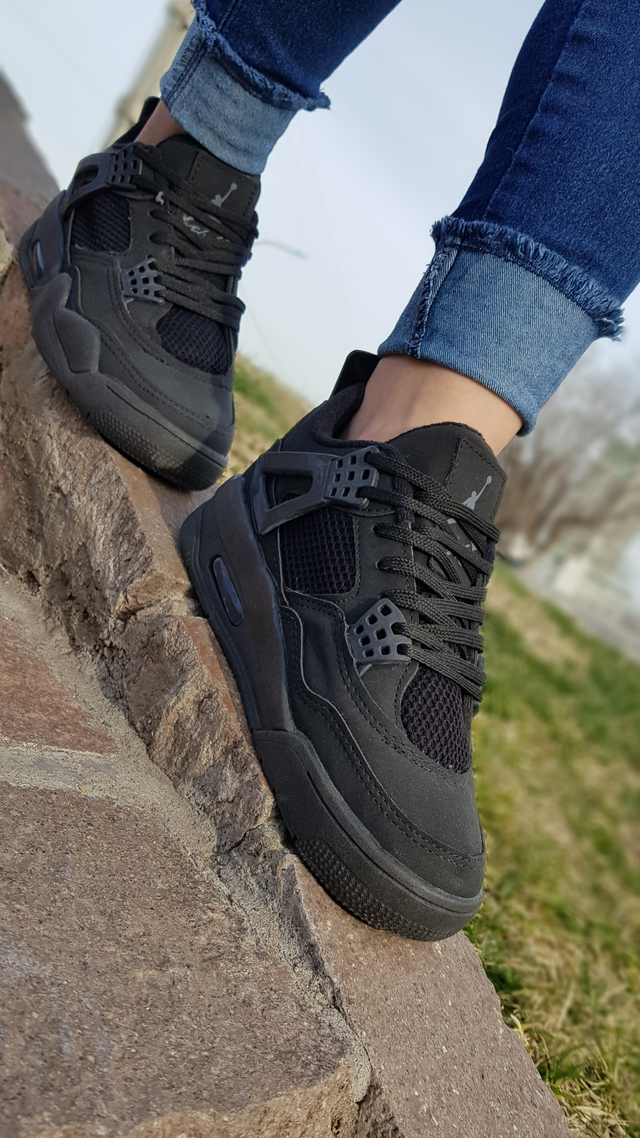 Zapatillas JORDAN RETRO 4 negro - Xiomara Calzados