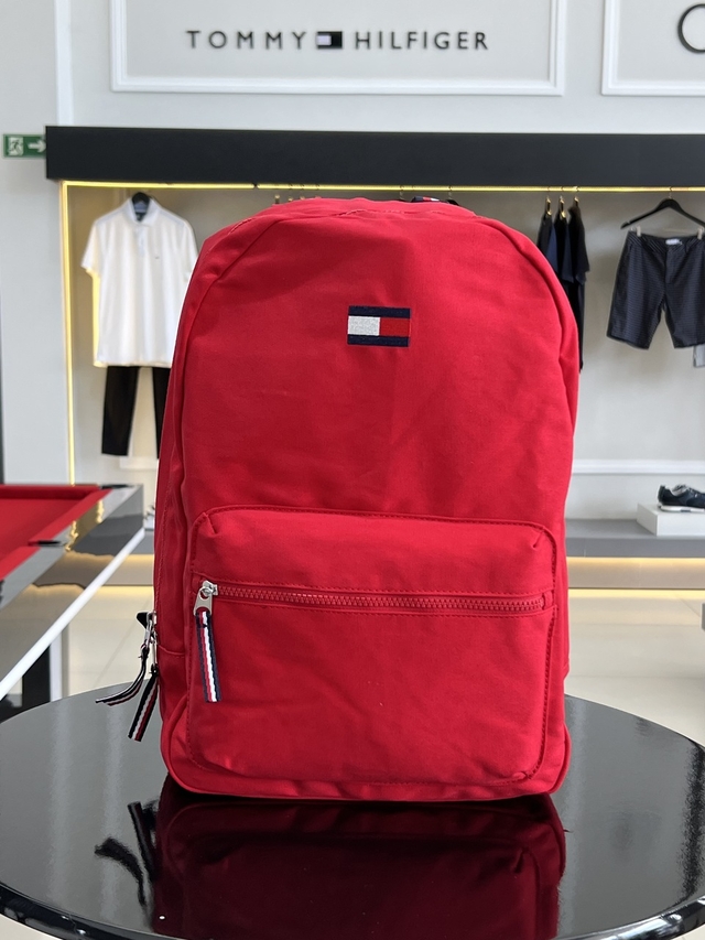 Mochila Tommy Hilfiger Lettering Assinatura Bordado com Bolso Frontal em Ziper Vermelho