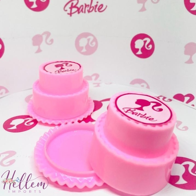 O rosa combina com a BARBIE 😍💕💓 Kit festa @meiga_docura 💕 Bolo e doces  personalizados WhatsApp 995987038 ; 930106264 #barbie #rosa…