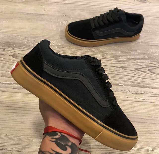 Vans Old Skool Negra suela marrón