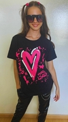 Remeron Negro corazon fucsia