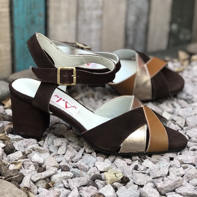 Sandalias chocolate suela platino.N 42. e03v 5000