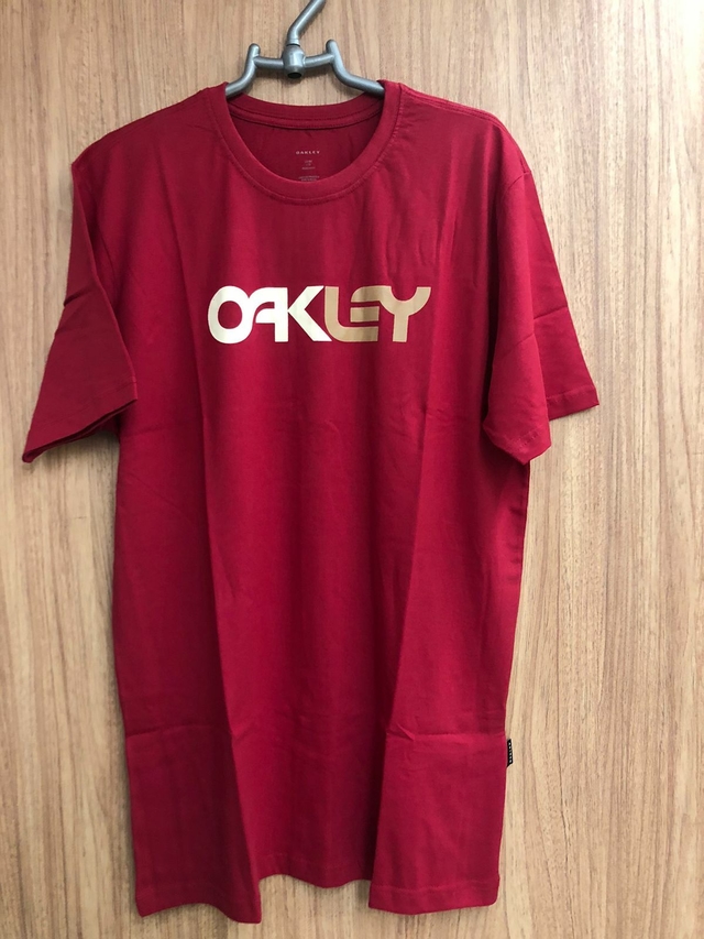 Camiseta Oakley Letreiro Novo - Vermelho