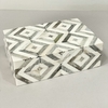Caixa Decorativa resinada geométrica branco e cinza