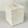 lixeira branca perolada com puxador dourado cristal - comprar online