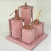 Kit de banheiro 4 peças + Bandeja 24x24 em resina cristal rosa chá com rosa matte