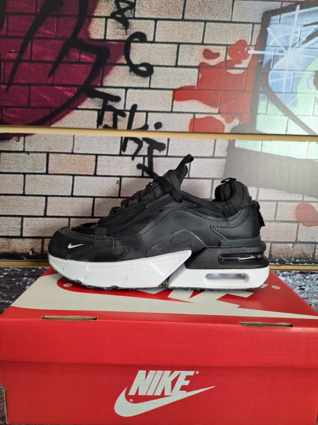 Nike suela negra hot sale