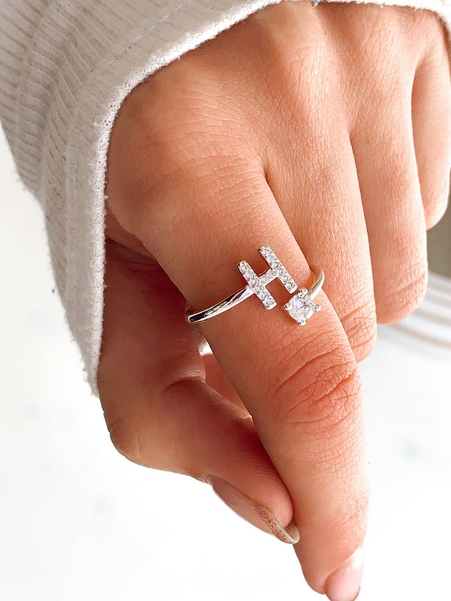 Anillos con la inicial sale