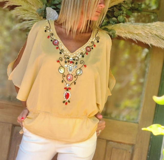 BLUSA DE GASA CON PIEDRAS BORDADAS 67493 TRESDELSEIS
