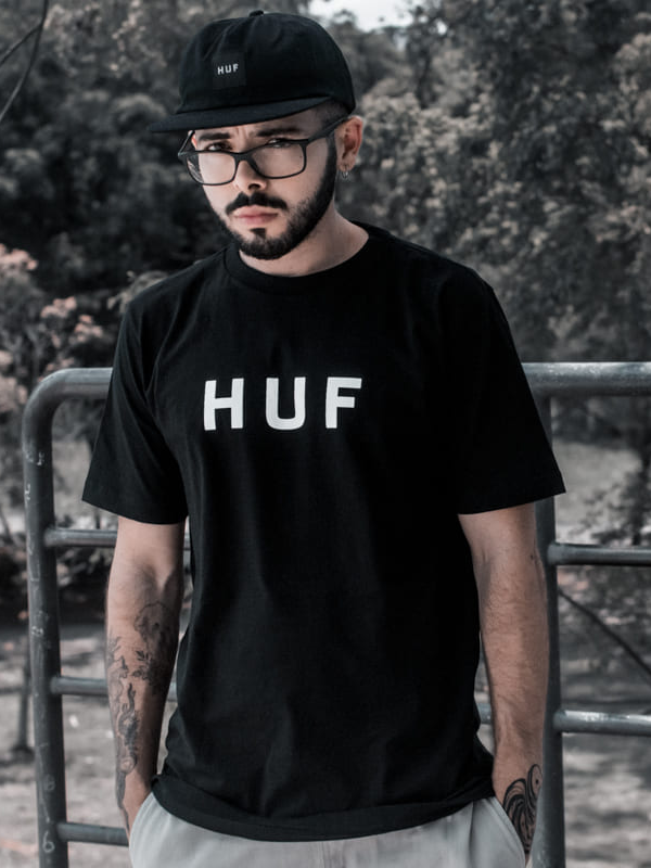 Camiseta Huf Essentials Og Logo Preta