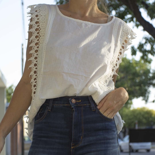 Blusas con puntillas blancas hot sale