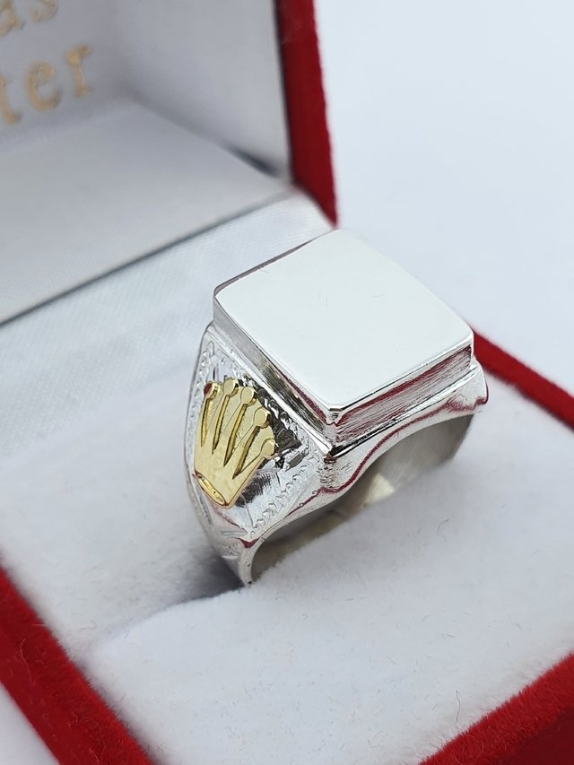 Anillo Cuadrado Sello Corona Plata y Oro