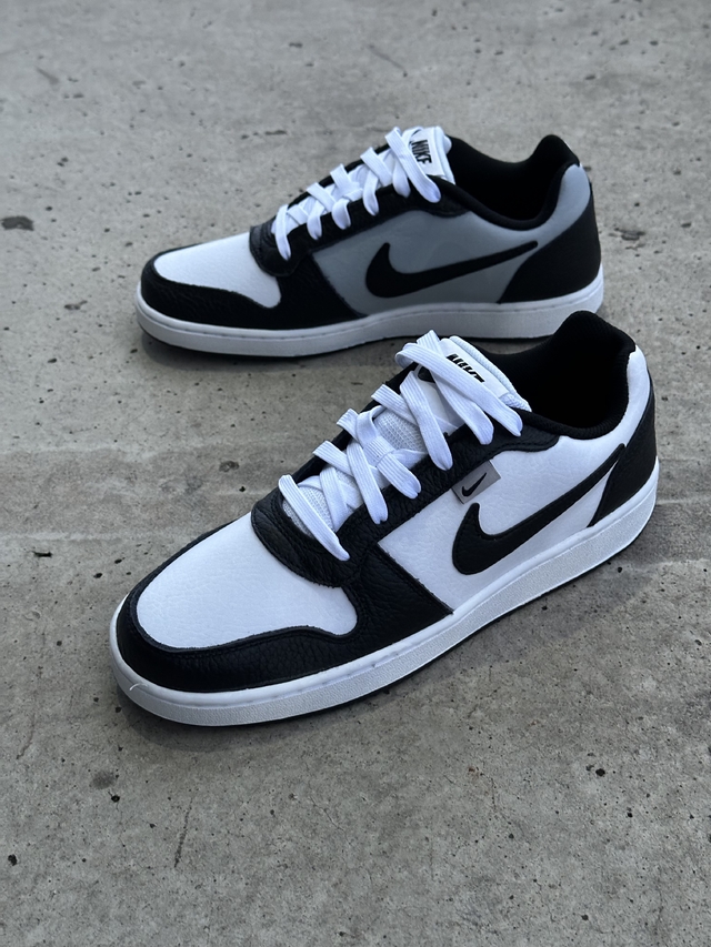 Nike ebernon low hotsell black and white