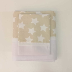 Sabana Cuna Comun estrella blanca fondo beige - comprar online