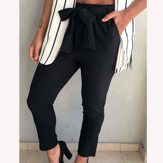 Pantalon negro con lazo new arrivals