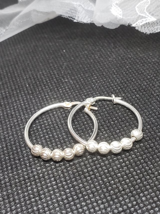 Aros de argolla con pelotitas sale