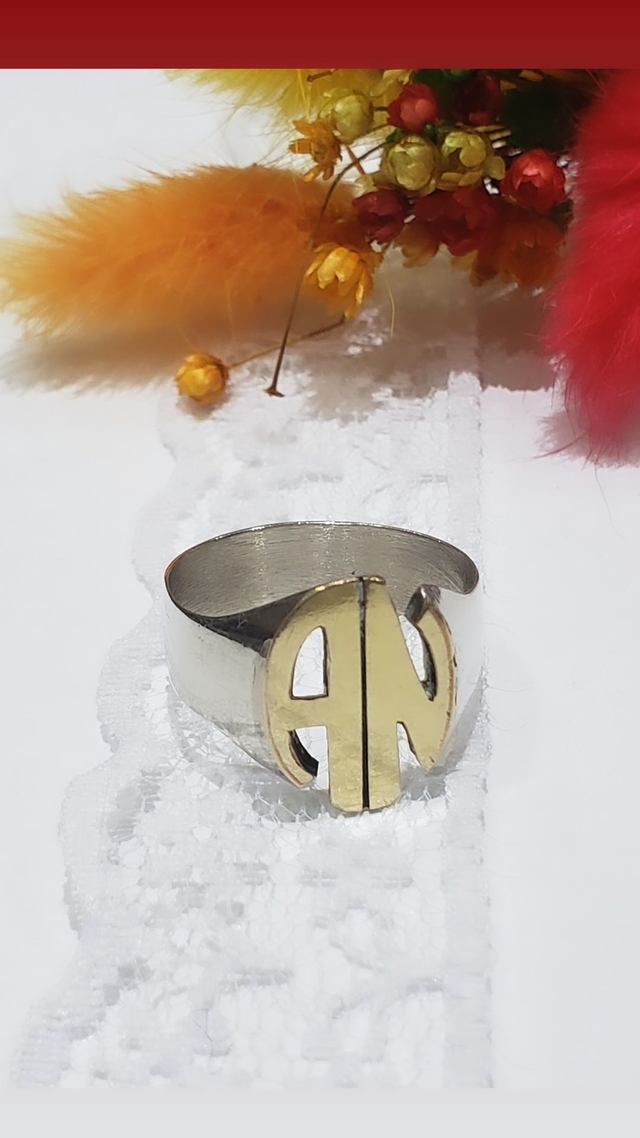 Anillos con letras caladas deals