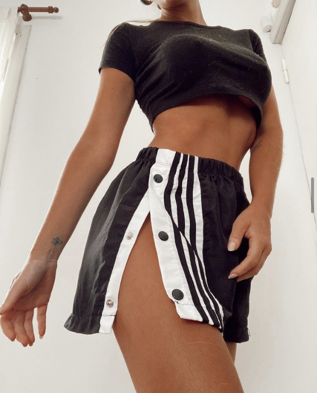 Pantalones con broches outlet a los lados