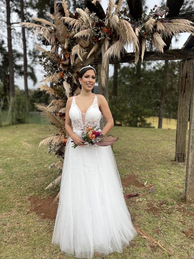 Vestido de noiva princesa , com rendas bordadas e tule (toda noiva)