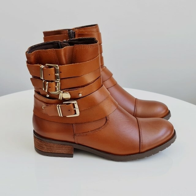 BOTA CANO CURTO TIRAS CAPUCCINO PAR BRASIL
