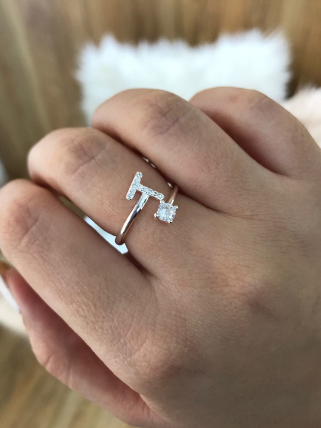 Anillo de inicial sales