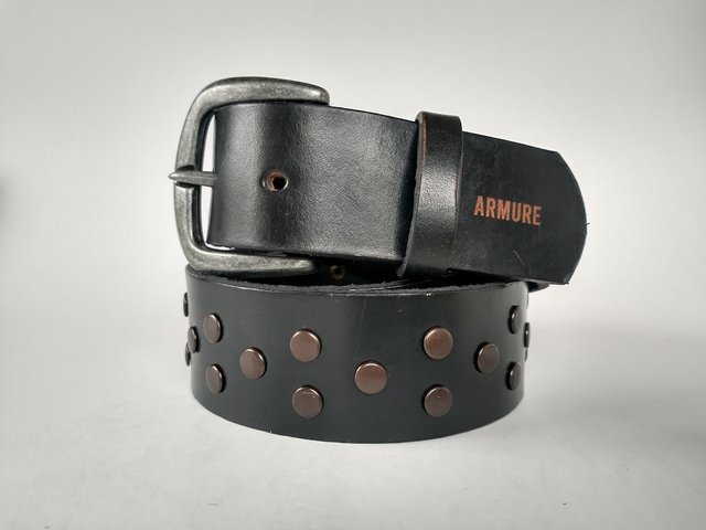Cinturon Hebilla Cuadrada Tachas - Comprar en ARMURE