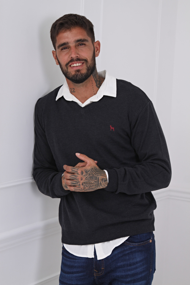 Sueter negro cuello v sale