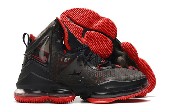 T nis LeBron 19 Bred