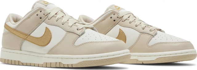 Nike sneakers hot sale with gold swoosh