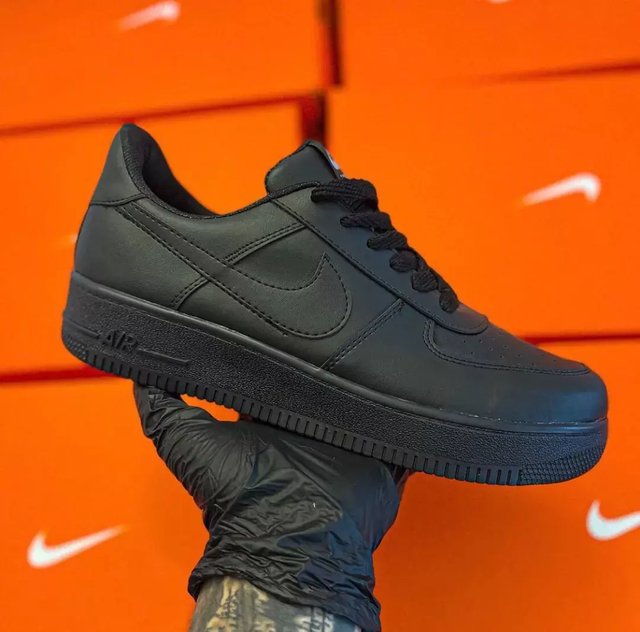 NIKE AIR FORCE FULL NEGRAS