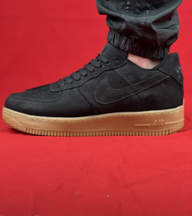 Tênis Nike Air Force 1 Low Preto e Marrom