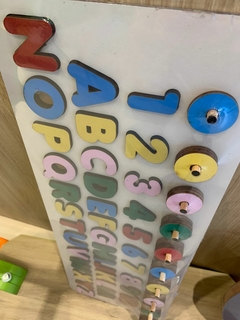 Encaixe de alfabeto e números