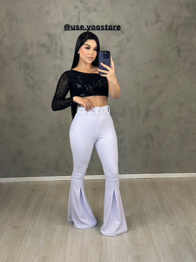 Calça flare branca com cropped 2025