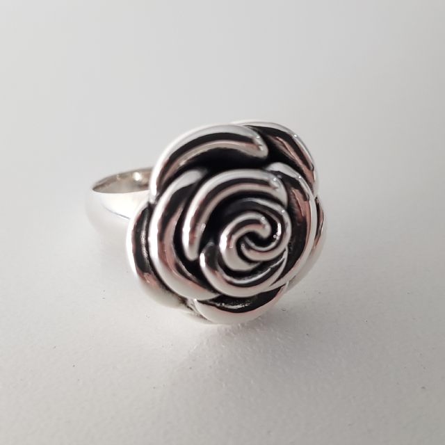 Anillo con forma de rosa new arrivals