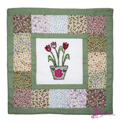 Toalha de Mesa com motivos de flores tulipas coloridas em patchwork