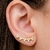 Brinco Ear Cuff com trios de zircônias pequenas redondas cor cristal Banhado em ouro 18k
