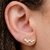 Brinco mini Ear Cuff com 5 zircônias redondas cor cristal Banhado em ouro 18k