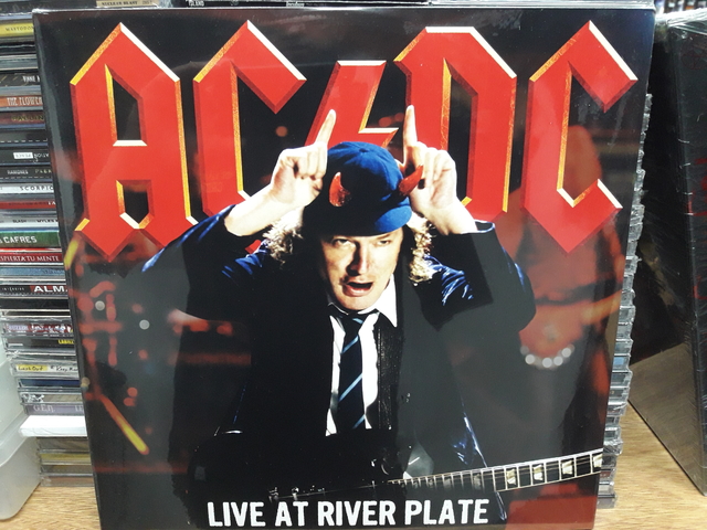 AC / DC – LIVE AT RIVER PLATE (VINILO ROJO) – Tercer Ojo