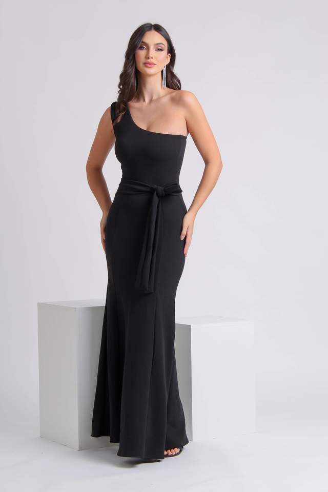 Vestido preto longo de um cheap ombro so