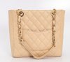 Bolsa Chanel Beige Quilted Caviar Leather Petite Shopping Tote - comprar online